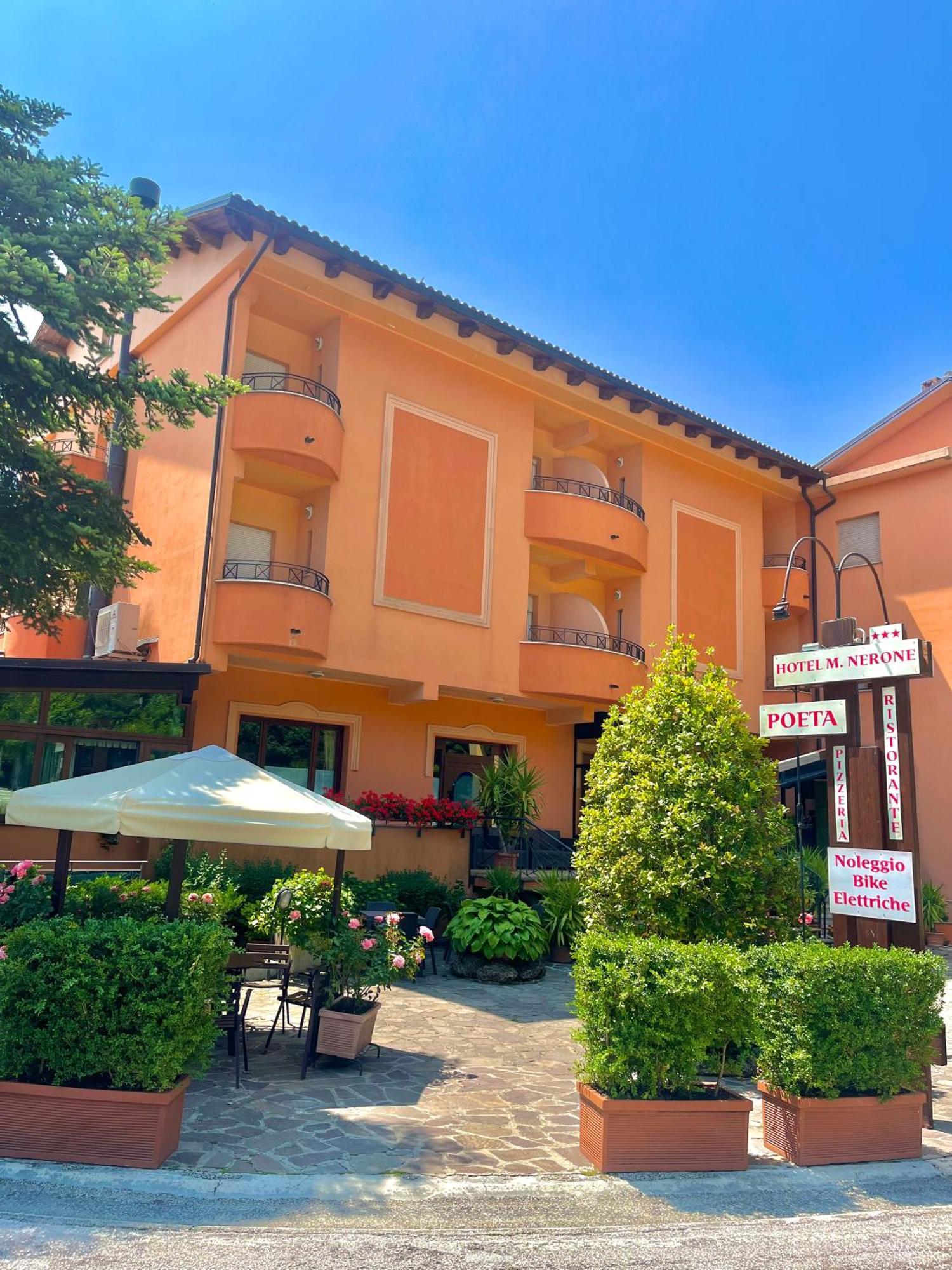 Hotel Ristorante Montenerone Apecchio Exterior foto